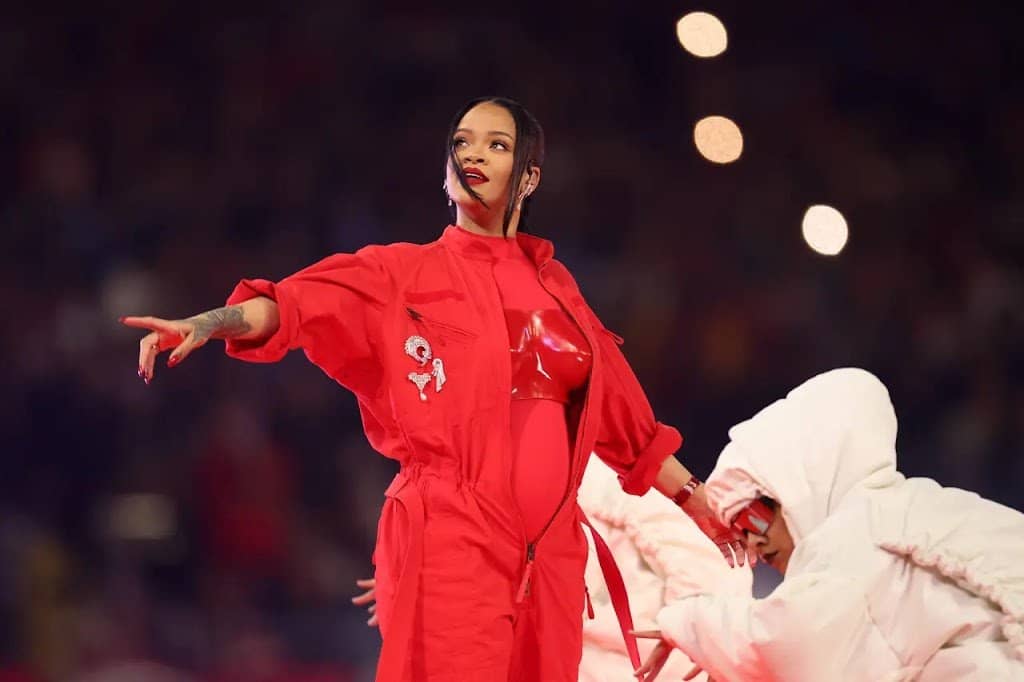 Rihanna wears a provocative costume while pregnant for the Super Bowl halftime show in 2023. - Stylemecck